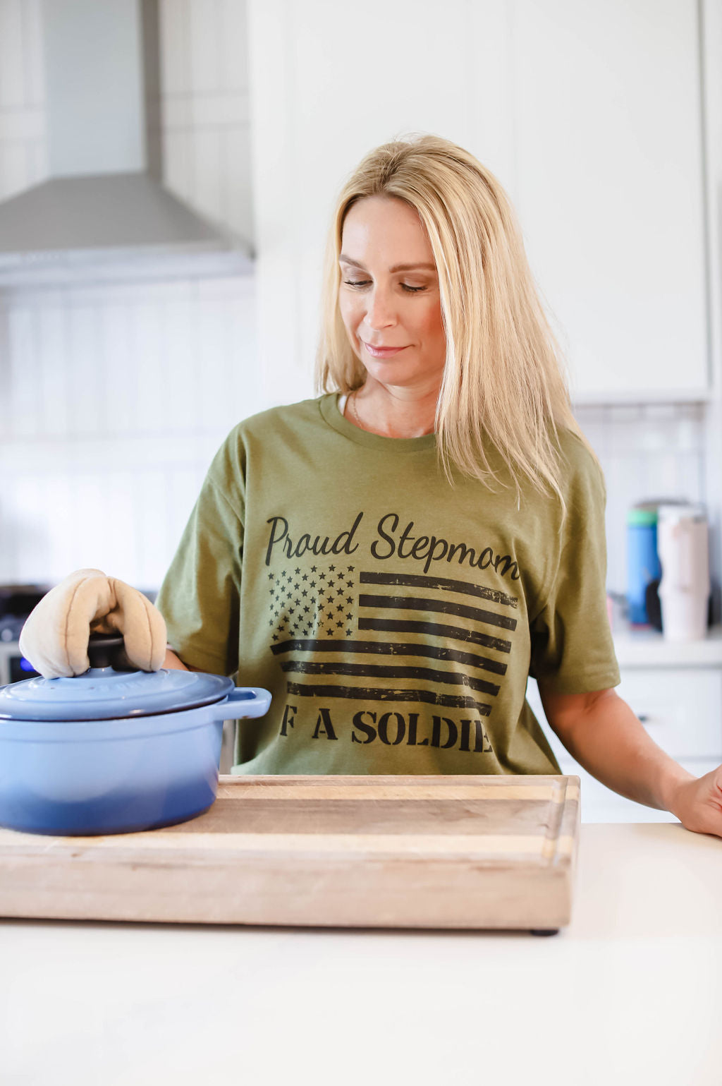 Proud Step Mom of a Soldier Flag T-Shirt (Military Green)